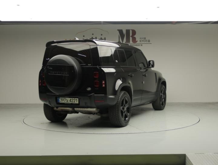 Land Rover Defender L663 110 D250 SE 3