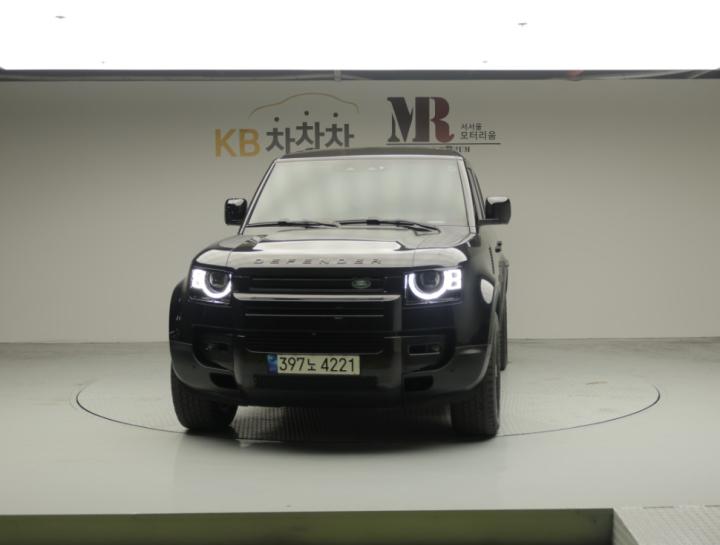 Land Rover Defender L663 110 D250 SE 5