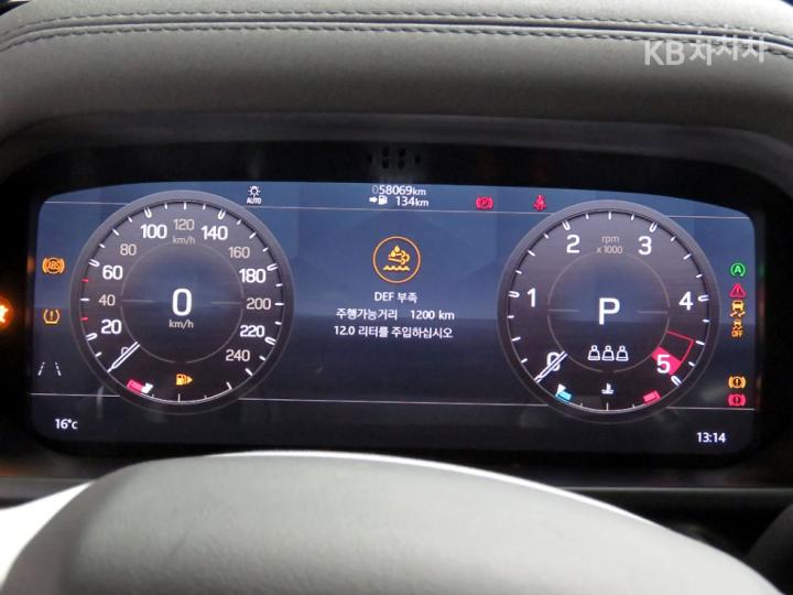 Land Rover Defender L663 110 D250 SE 10