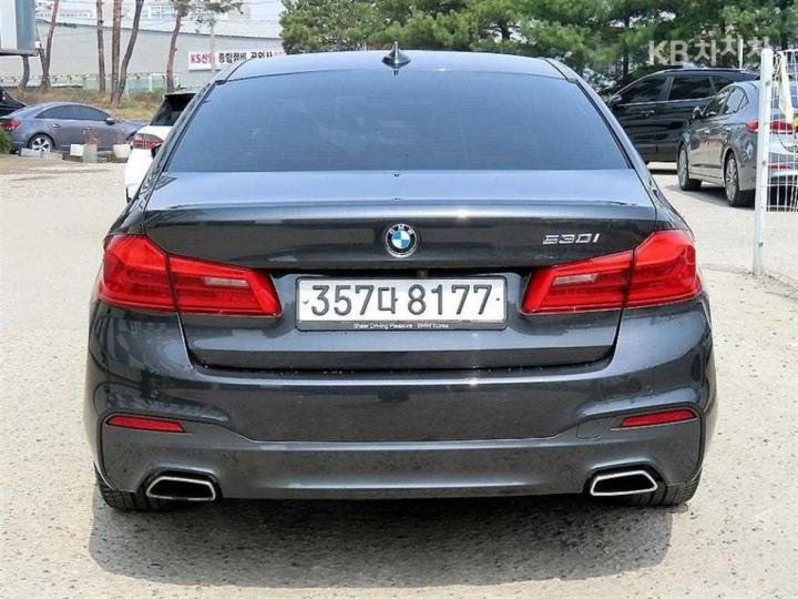 BMW 5 Series G30 530i M Sport Plus 5