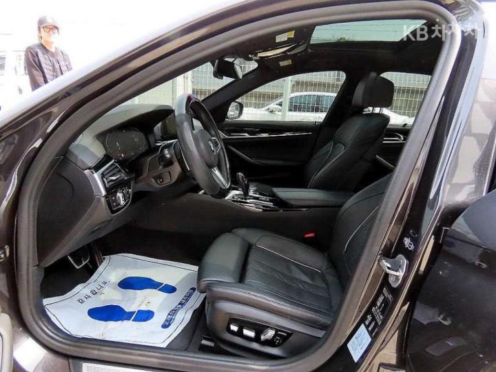 BMW 5 Series G30 530i M Sport Plus 6