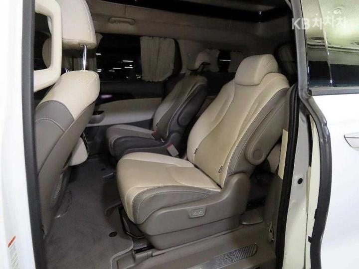 Kia Carnival High Limousine D2.2 Signature 8