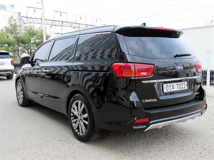 Kia Carnival 2.2 Diesel Limousine President 4