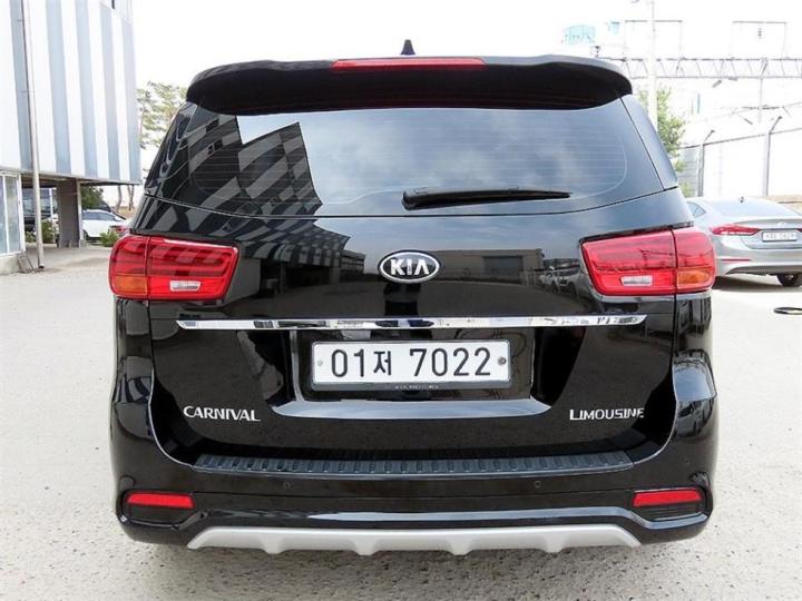 Kia Carnival 2.2 Diesel Limousine President 5