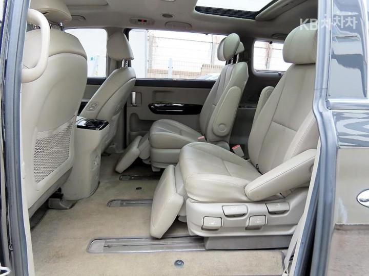 Kia Carnival 2.2 Diesel Limousine President 7