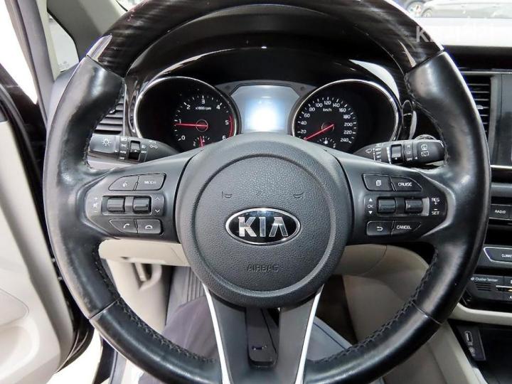 Kia Carnival 2.2 Diesel Limousine President 9