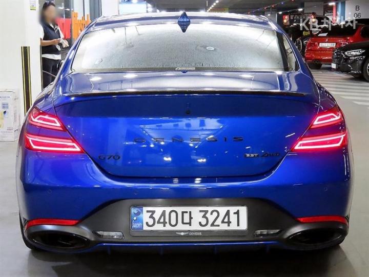 Genesis G70 3.3T AWD Standard 6