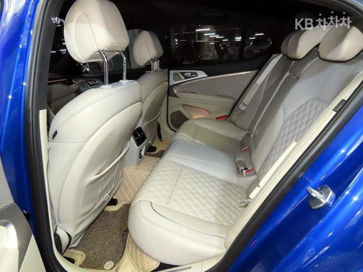 Genesis G70 3.3T AWD Standard 8