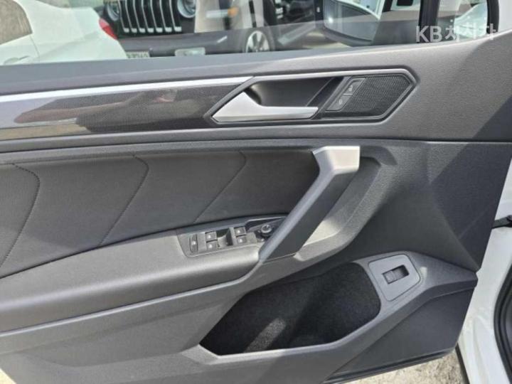 Volkswagen Tiguan 2.0 TDI 4Motion Prestige 6