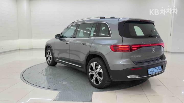 Mercedes-Benz EQB-Class X243 EQB300 4Matic Progressive 4