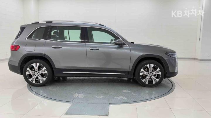 Mercedes-Benz EQB-Class X243 EQB300 4Matic Progressive 7