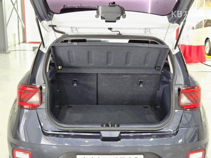 Hyundai Venue Gasoline 1.6 Modern 8