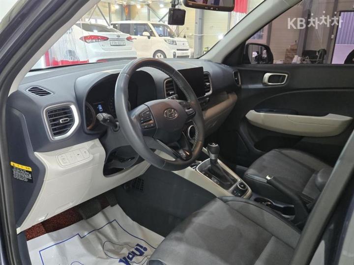 Hyundai Venue Gasoline 1.6 Modern 9