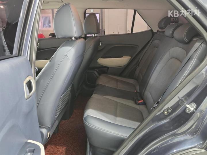 Hyundai Venue Gasoline 1.6 Modern 10