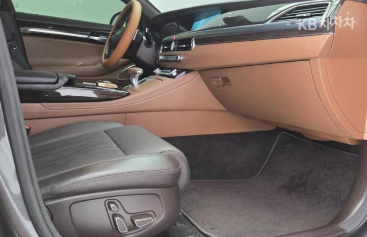 Genesis G90 3.8 GDi Luxury 10