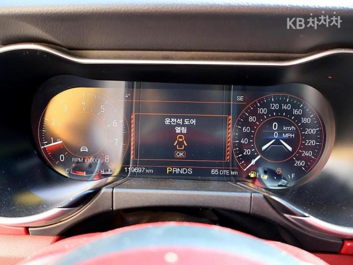 Ford Mustang Coupe 6