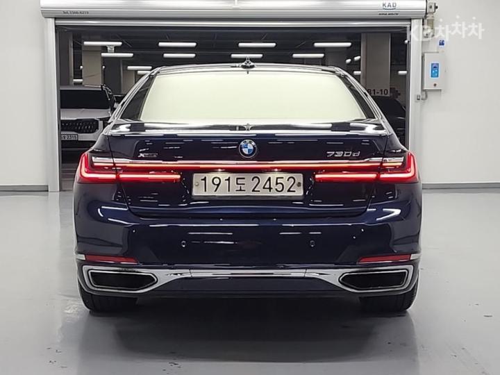 BMW 7 Series G11 730d xDrive Design Pure Excellence 4