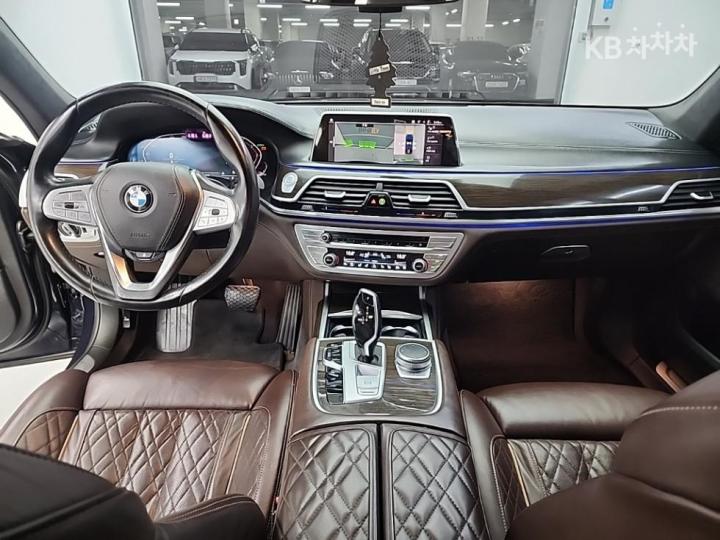 BMW 7 Series G11 730d xDrive Design Pure Excellence 8