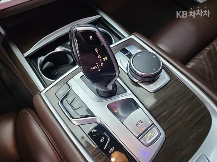 BMW 7 Series G11 730d xDrive Design Pure Excellence 9