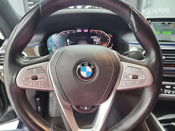 BMW 7 Series G11 730d xDrive Design Pure Excellence 10