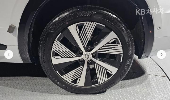 Renault Koleos E-Tech Hybrid Iconic 6