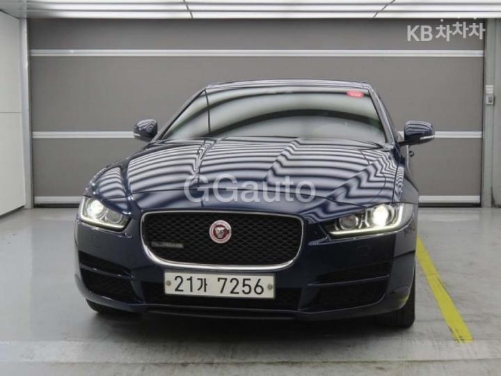 Jaguar XE 2.0 Diesel PORTFOLIO 3