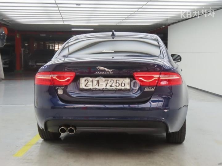 Jaguar XE 2.0 Diesel PORTFOLIO 4