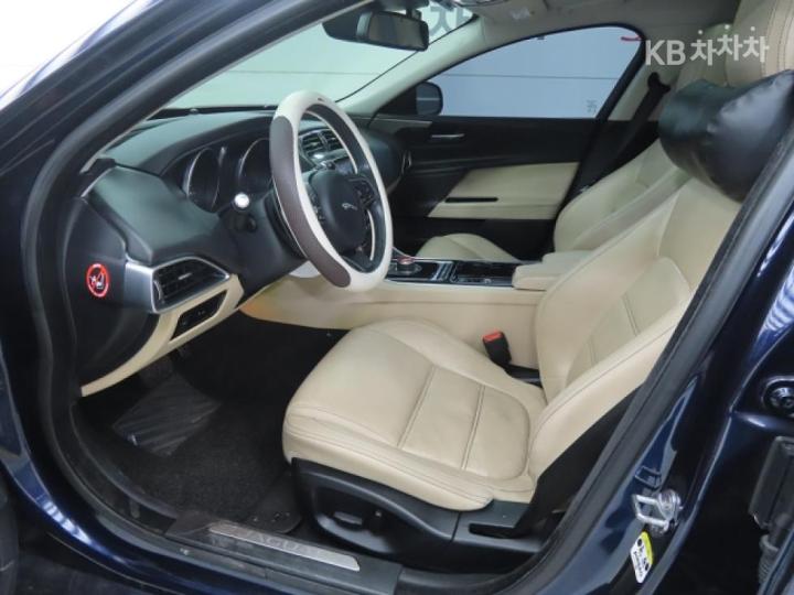 Jaguar XE 2.0 Diesel PORTFOLIO 6