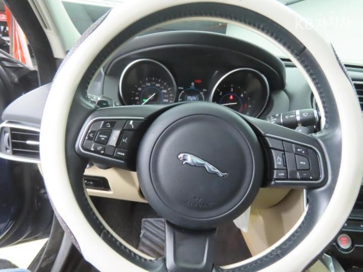 Jaguar XE 2.0 Diesel PORTFOLIO 9