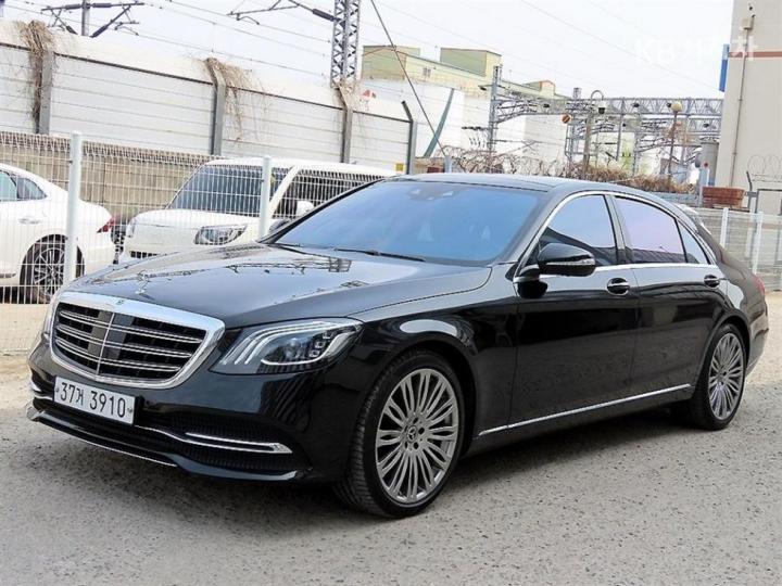 Mercedes-Benz S-Class New S560L 4MATIC 3