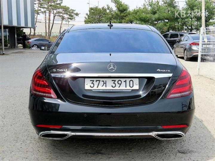 Mercedes-Benz S-Class New S560L 4MATIC 5
