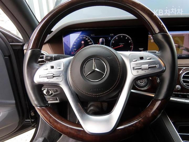 Mercedes-Benz S-Class New S560L 4MATIC 9