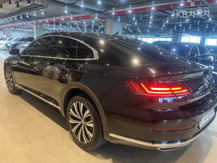 Volkswagen Arteon 2.0 TDI Elegance Prestige 7
