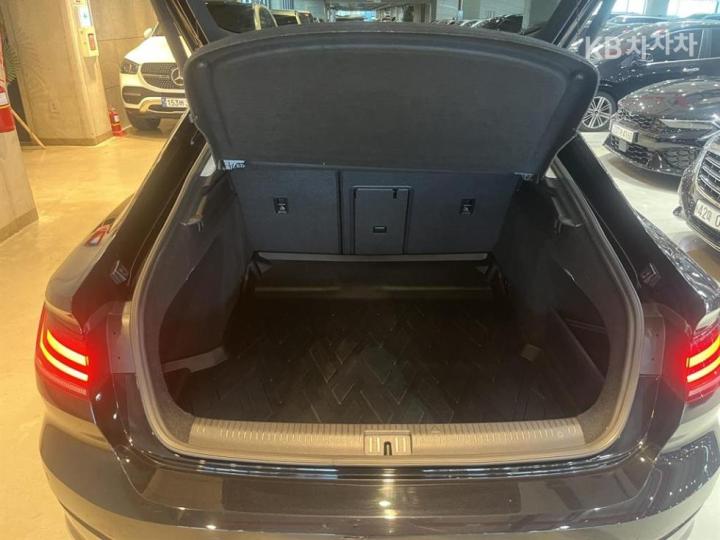 Volkswagen Arteon 2.0 TDI Elegance Prestige 8