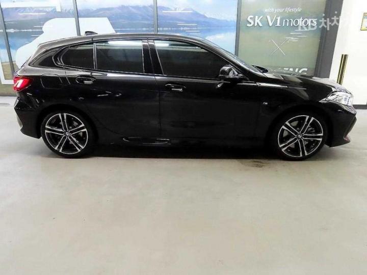 BMW 1 Series F40 120i M Sport 4