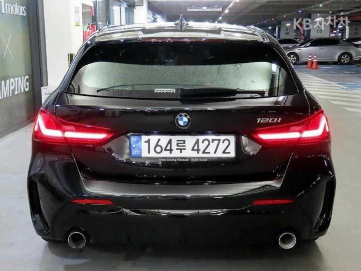 BMW 1 Series F40 120i M Sport 6