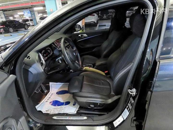 BMW 1 Series F40 120i M Sport 7