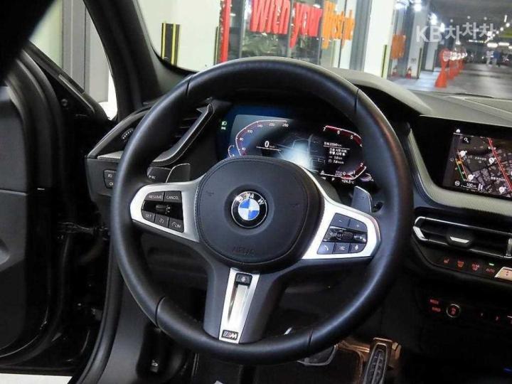 BMW 1 Series F40 120i M Sport 9