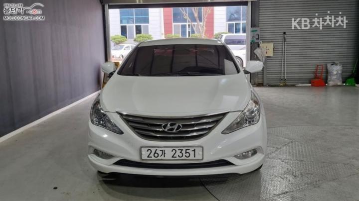 Hyundai Sonata YF LPi Deluxe 4
