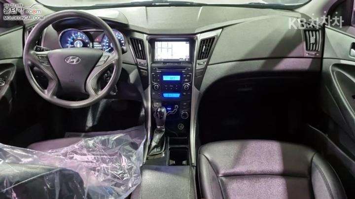 Hyundai Sonata YF LPi Deluxe 8