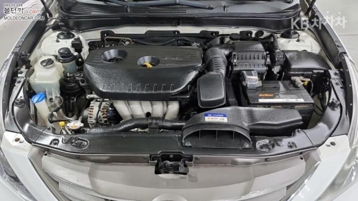 Hyundai Sonata YF LPi Deluxe 9