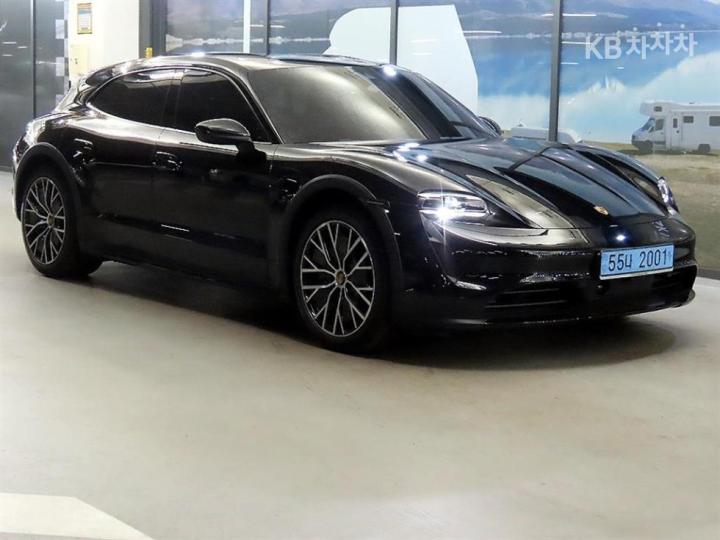 Porsche Taycan Cross Turismo Turbo 2