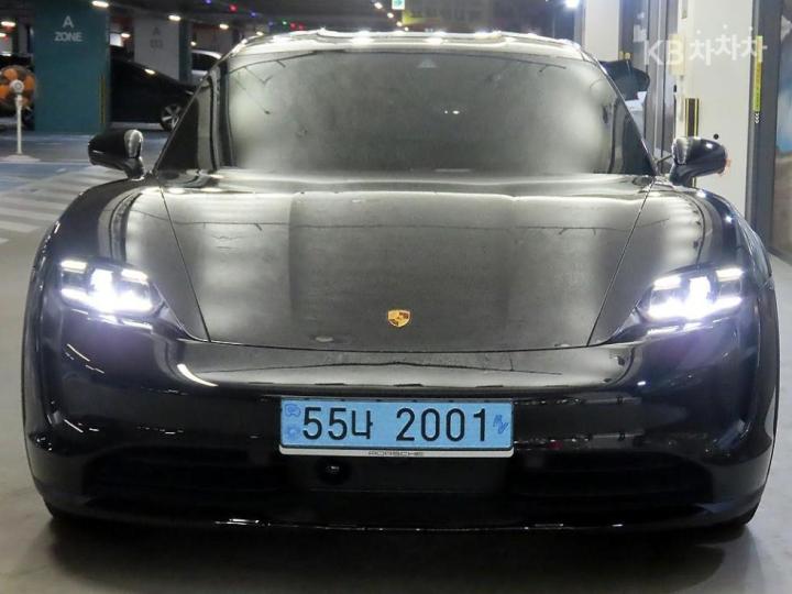 Porsche Taycan Cross Turismo Turbo 3