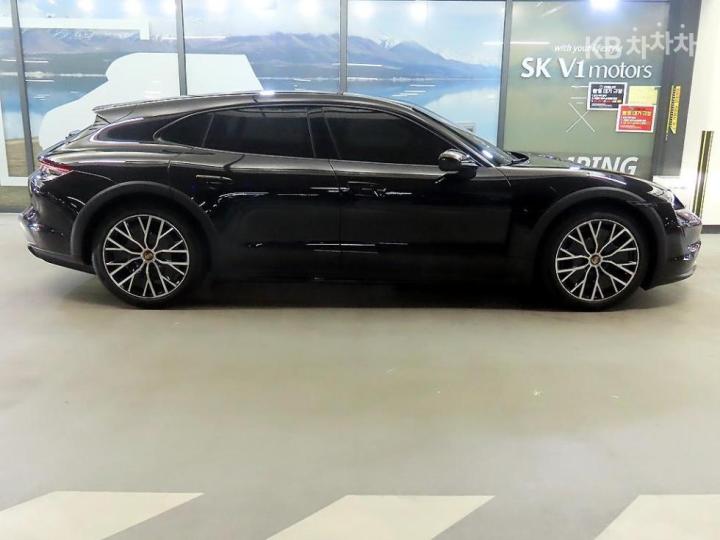 Porsche Taycan Cross Turismo Turbo 4