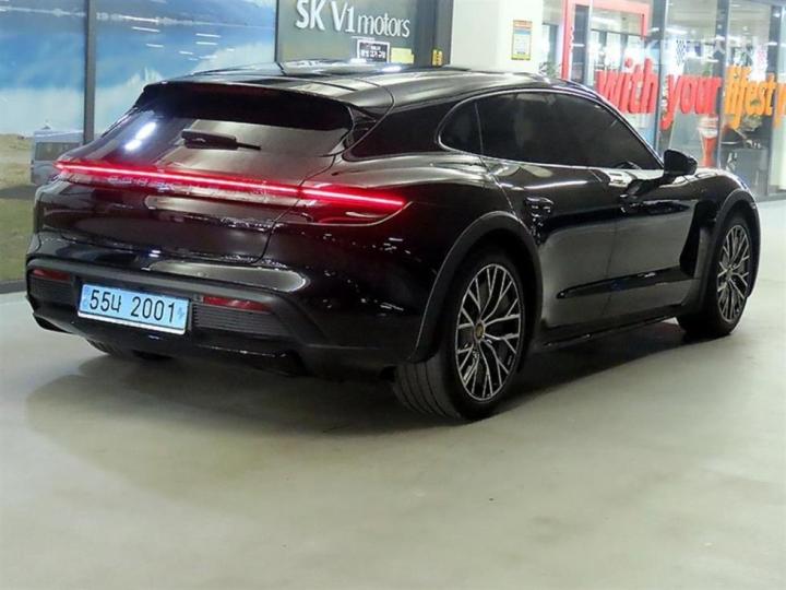 Porsche Taycan Cross Turismo Turbo 5
