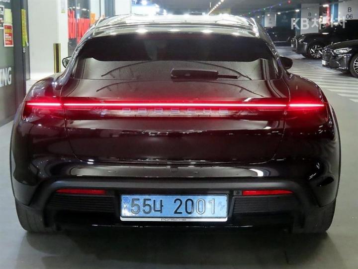 Porsche Taycan Cross Turismo Turbo 6