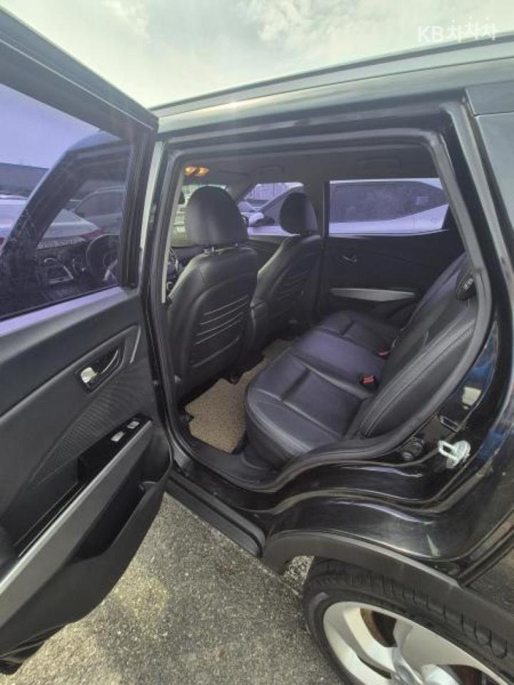 KG Mobility (Ssangyong) Tivoli Gasoline LX Premium Type 8