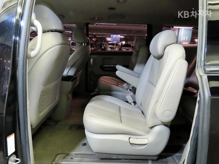 Kia Carnival 2.2 Diesel Noblesse 8