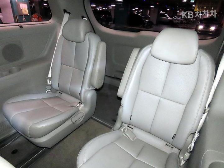 Kia Carnival 2.2 Diesel Noblesse 9