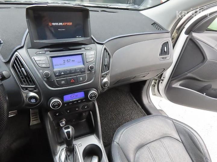 Hyundai Tucson New ix Diesel e-VGT 2WD Premium 8